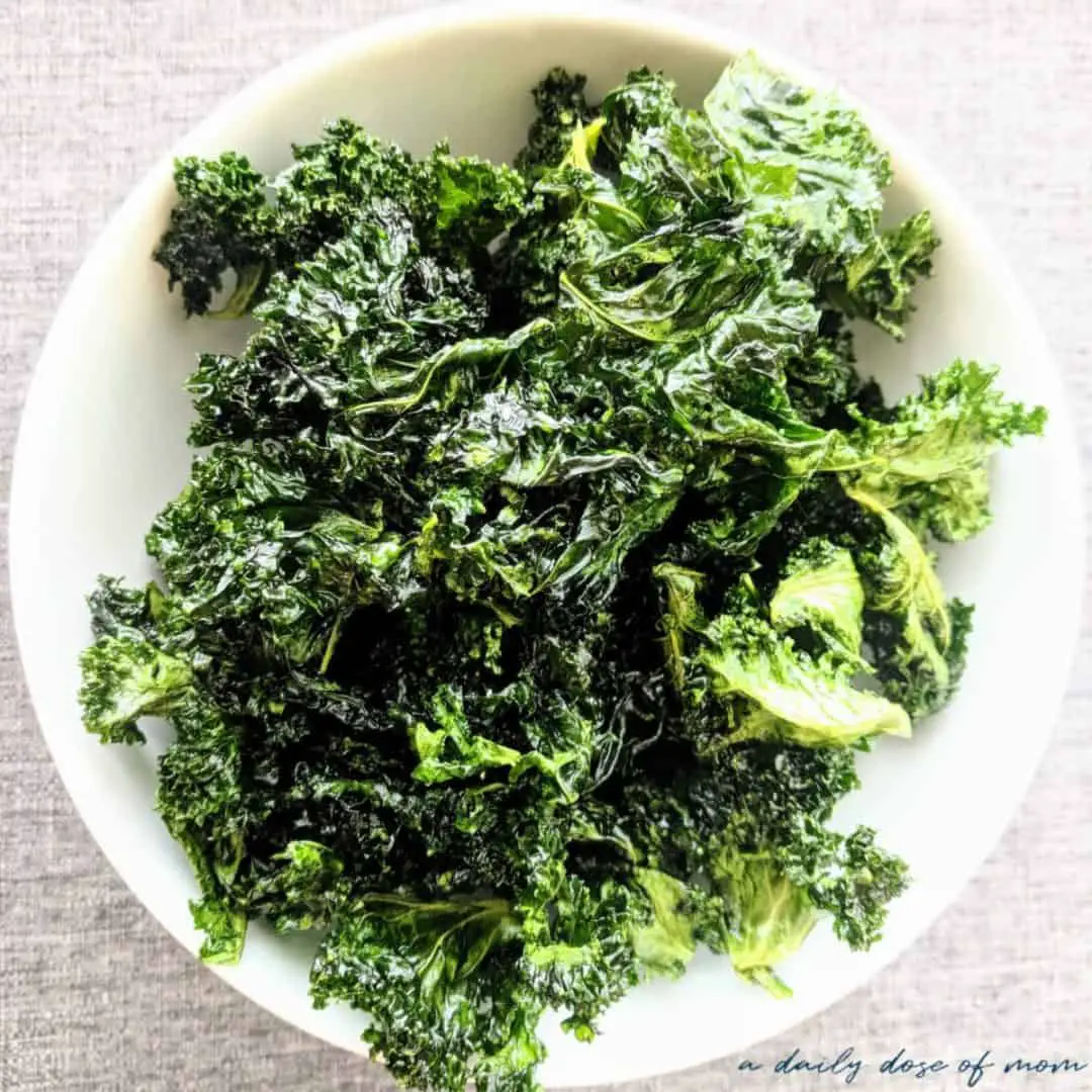 Crunchy and Delicious Kale Chips Featured